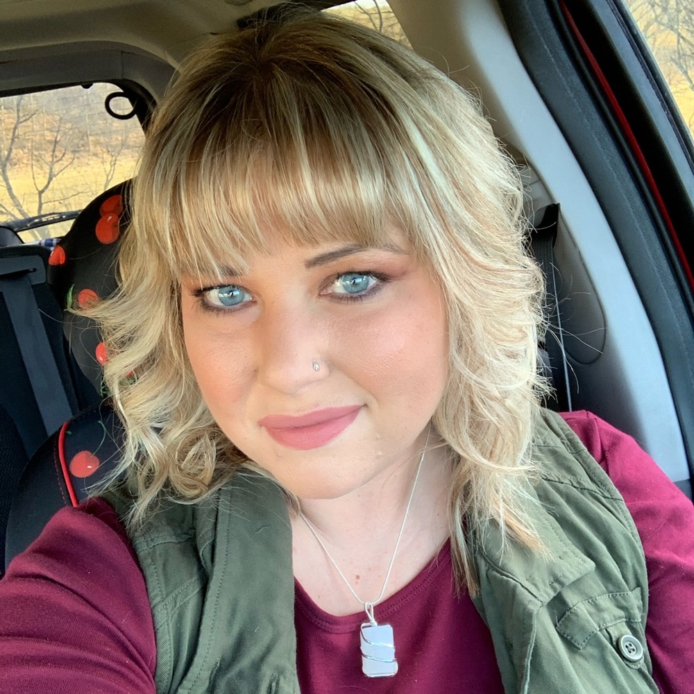 Meet your Posher, Danielle